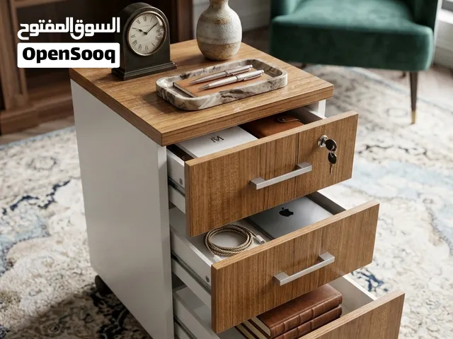 كومدي خشب ثقيل الوزن ثلاثة جرارات سحب القياس  الارتفاع: 55 - 65 . العمق: 40 - 50سم العرض: 40 - 45 سم