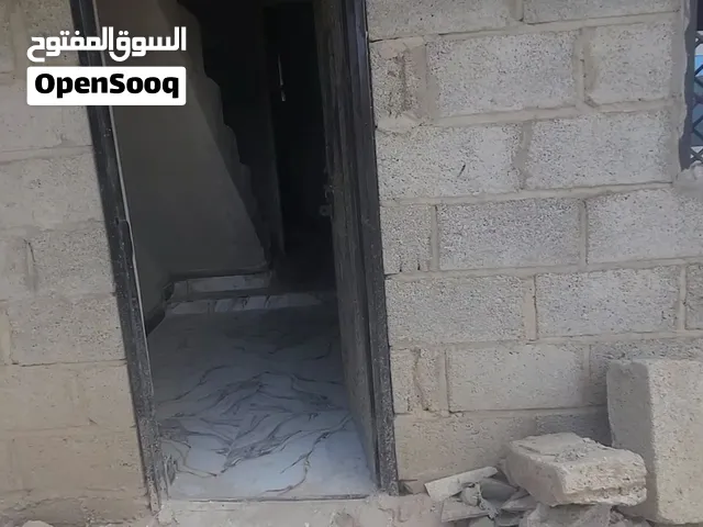 بيت مستقل للإيجار - موقع مميز وبسعر مناسب تفاصيل البيت: التقسيم: مجلس وحمام مستقل + غرفتين وصالة
