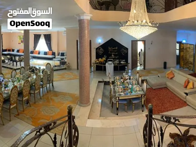 فيلا (mini palace) بالنظام الخليجى من دورين فى سنتر شارع ولى العهد 850م2 على ربع هكتار