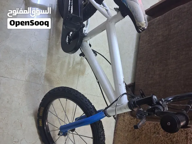 سياره على الكهرباء وبسكليت للبيع بحاله جيده