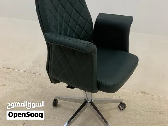 كرسي جلد علي عجله معدن ميكانيزم /كرسي إداري /كرسي مدير /كرسي مودرن