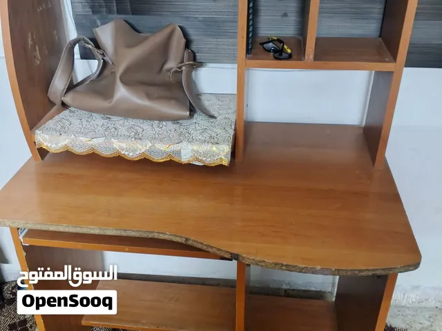 طاوله لدراسه للكمبيوتر..