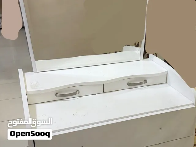 Elegant White Vanity Desk With Spacious Storage