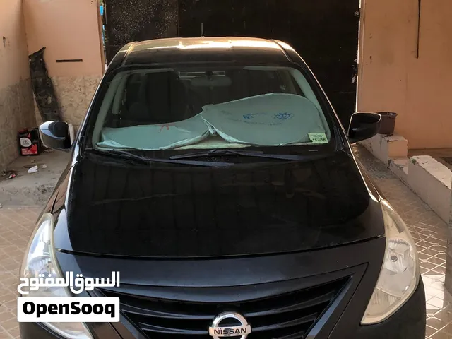 Nissan versa 2015 sedan for sale great condition in black color with beautiful interior