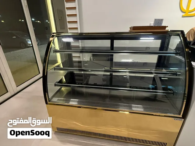 للبيع ثلاجة دسبلي مستعمله استعمال بسيط نضيفه جدا وامورها ممتازه عرضها 150والون اسود وذهبي