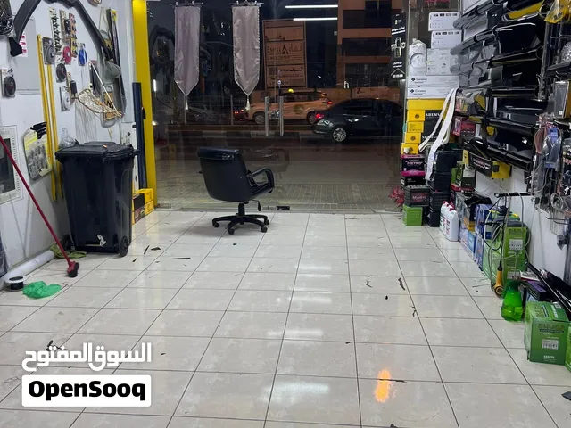 محل زينة سيارات في الشارقة