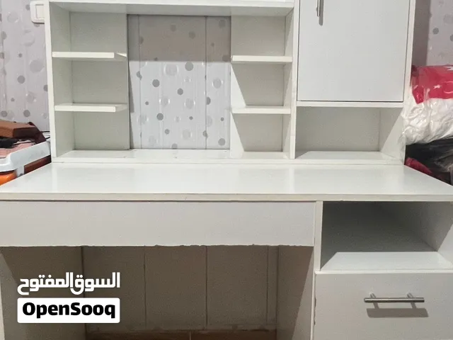 مكتب دراسة للبيع الطول: 120.5cm العرض: 60.2cm الارتفاع: 175.6cm