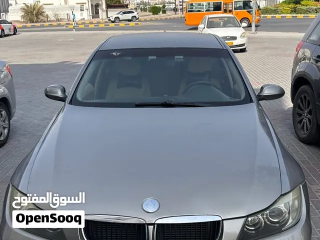 BMW 320i .
