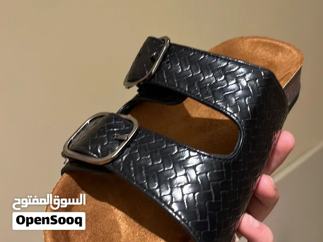 بضاعة جملة بسعر حرق بكراتينها