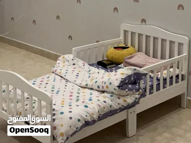 للبيع سرير اطفال بحالك ممتازة