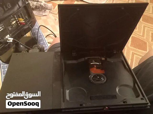 بلايستيشن 2 slim للبيع معى يد التحكم من bigben و معى فلاش و مكان تشغيل CD جديد ولم يستعمل ولا مرة