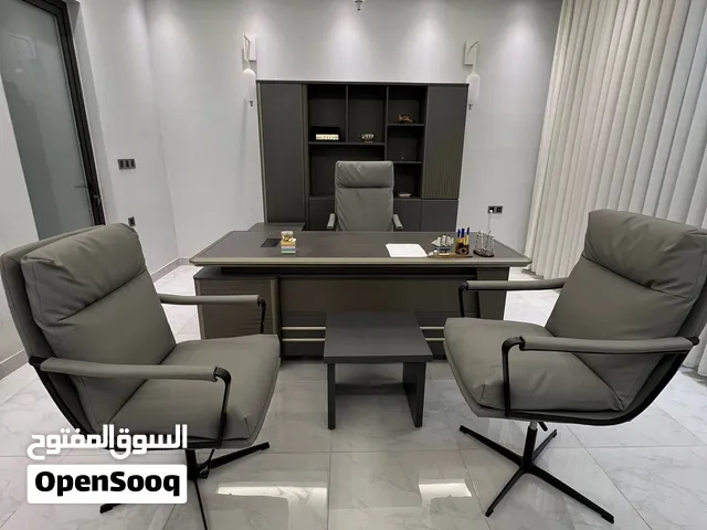 مكتب للبيع .