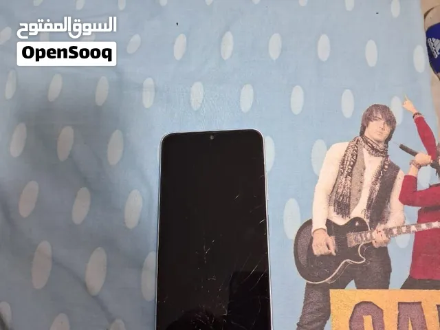 Samsung A05s و تلات جرابات و سماعة و سلك شاحن