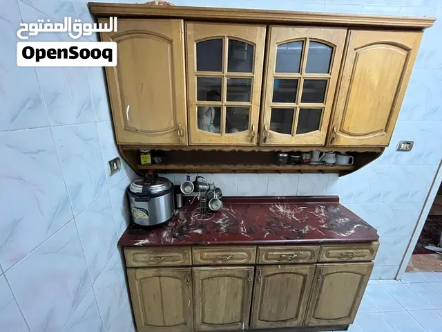 مطبخ خشب كامل بالرخامه بحالة ممتازة