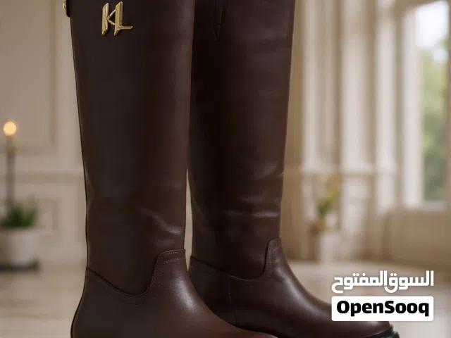 بوت كارل لاغرفيلد الأصلي – القطعة الوحيدة في العراق قياس 38 واذا لكيت منه قطعة ثانية تأخذه بلاش مني