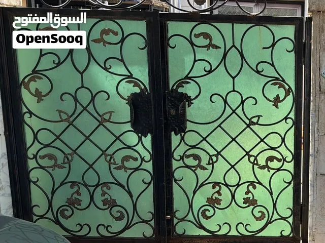للبيع باب بيت حديد وسكراب حديد منوع
