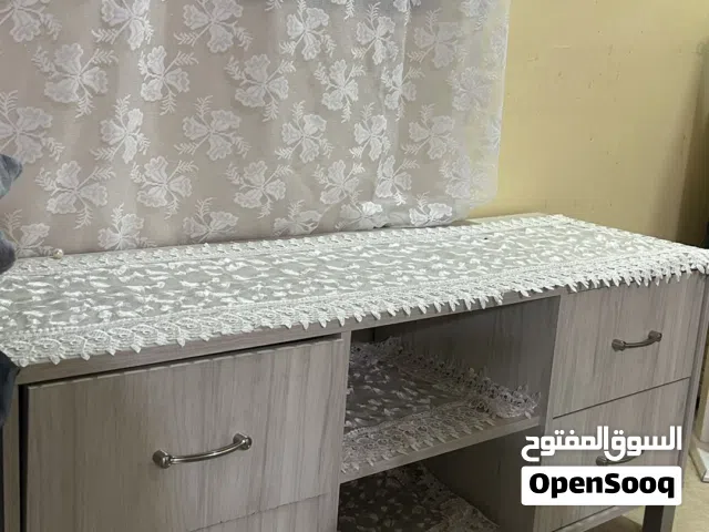 للبيع طاوله  لتلفزون او استخدام اخر بحاله ممتازه