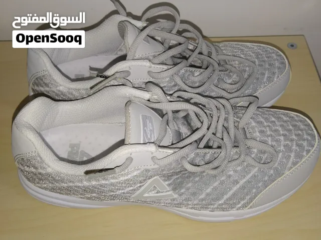 حذاء كاجوال رياضي حريمي نوع بيك سبورت جديد غير مستعمل من الخليج