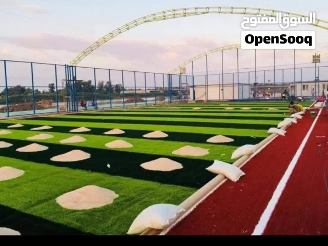 عشب صناعي بجميع انواعها تعشيب ملاعب  متخصصون في إنشاء وتجهيز الملاعب