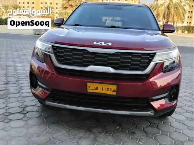 كيا ستيشن واجن سيلتوس 2022 احمر مع اسود اللون الحموله 528 كجم سعه المحرك 1591