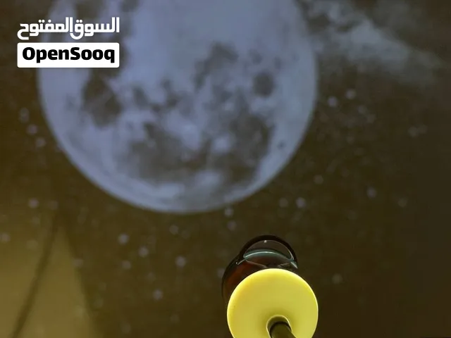 حوّل غرفتك إلى سماء مليانة نجوم بلمسة وحدة  مصباح Starry Sky Projector يسلّط أجواء النجوم على الس