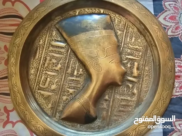 تحفة نادرة  على شكل طبق نحاسي