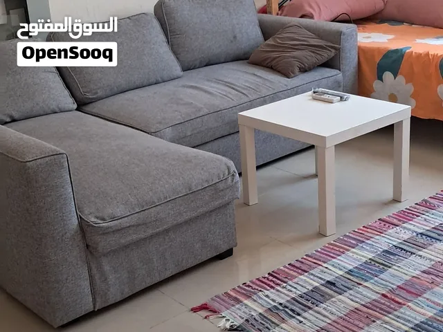 غرفة نوم و كنبة ايكيا و كراسي بار