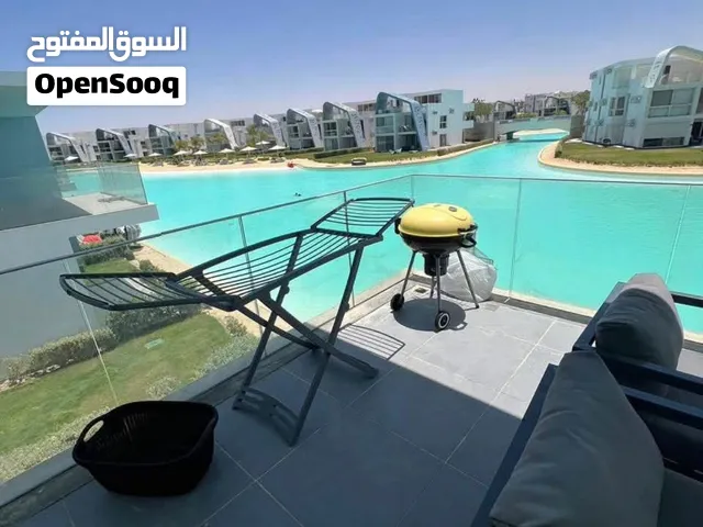 اول صف علي الاجون شالية للبيع بخدمات فندقيه وفيو علي البحر في فوكا باي الساحل - foka bay