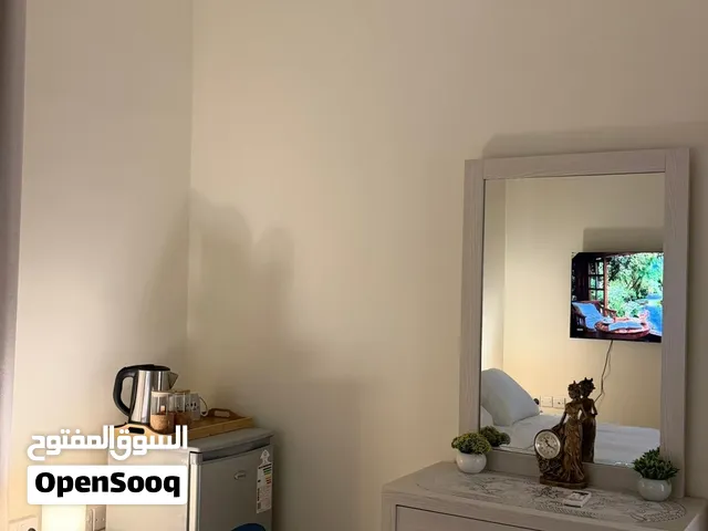 غرف وشقق فاخرة للإيجار اليومي والشهري  LIVORA  بالقرب من شاطئ السيب