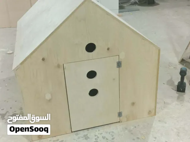 مساحت القفص متر و نص بي متر ونص ويسع كلبان ولسعر 600 خشب ممتاز خشب ساندوش