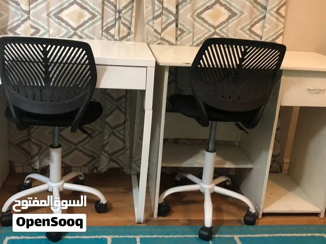 Table + Height-Adjustable Rolling Desk Chair طاولة + كرسي مكتب متحرك قابل لتعديل الارتفاع