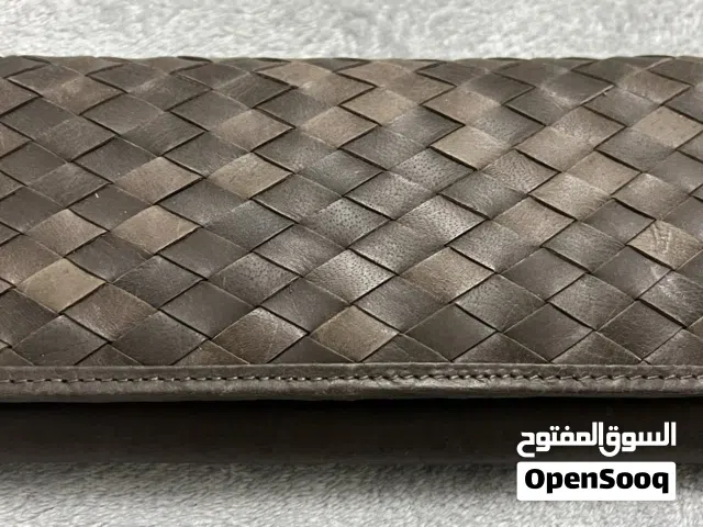 محافظ ماركة جديدة