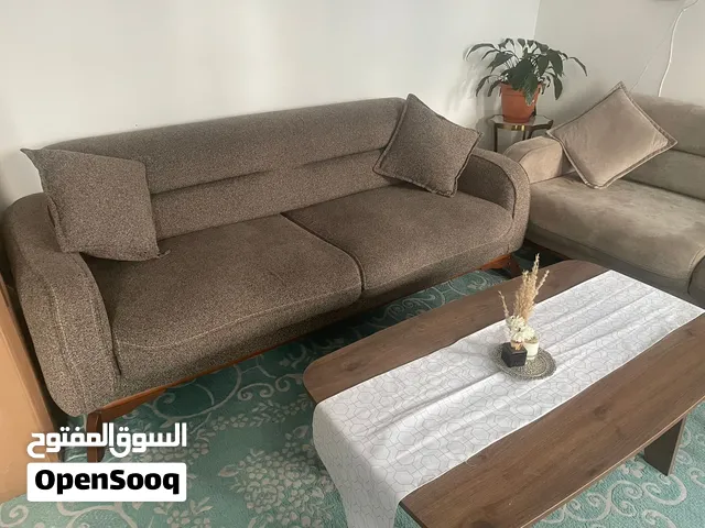 صالون شبه جديد وماركة معروفة في السوق