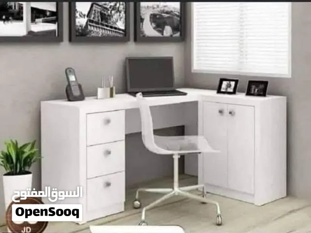 متوفر مكتب خشب لامينيت قوي جدًا بحال الجديد ( غير مستعمل ) والخزانة الجانبية متحركة ..في مجال بالسعر