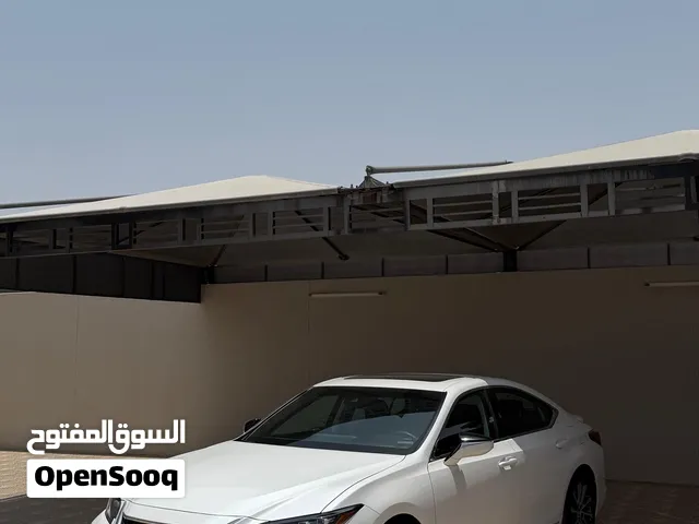 LEXUS ES300 H  هجين كهرباء وبترول إقتصادي جداً جميع الإيرباجات سليمة بحالة وريحة الوكالة