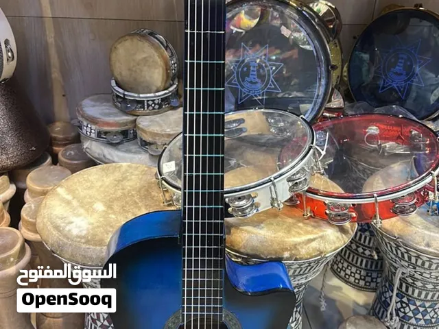 للبيع قيتار جديد سعر 20 دينار مع الشنته طلوع نيفين التوصيل عليك جديد ونظيف مافيو عيوب ان شاء الله