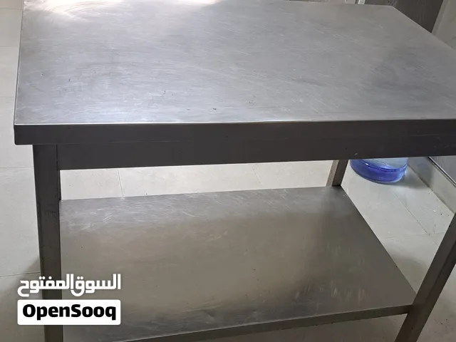 طاولات المنيوم ألمانية الصنع حجم كبيربحالة ممتازة