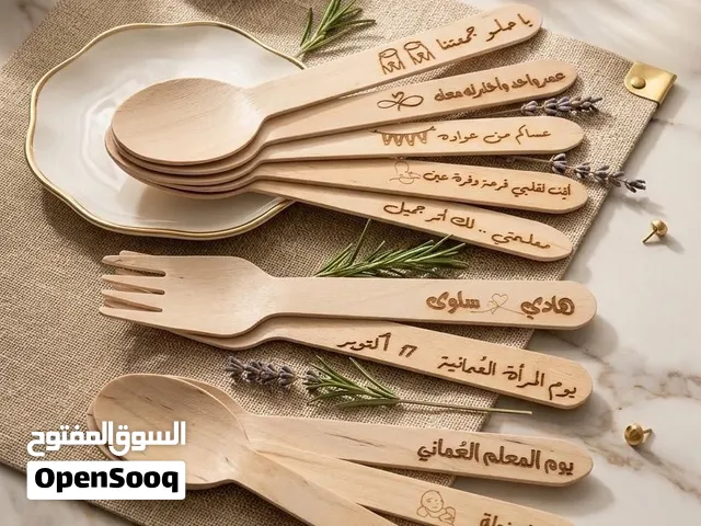 لمسات على ملاعق واشواك خشبية