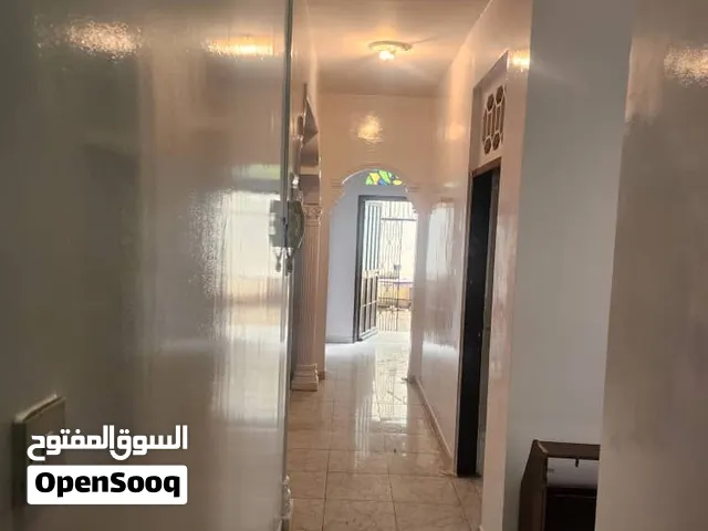 لاايجار فله من فلال حده المدينه السكنيه فيها فرش شبه مفروش مذكوره تحت في الوصف كامل للفله او البيت.