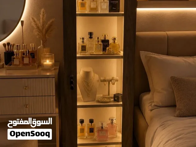 فاترينا إنارة لد   السعر110 ألف  ارتفاع 175سم عرض 50 سم عمق 30 سم