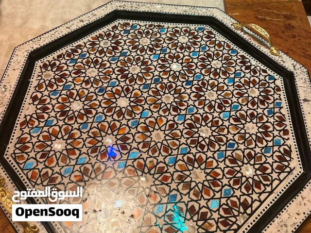 صينية مزغرفة من الطراز الرفيع حجم كبير بتوسع اكتر من 17فنجان الوانها روعةة