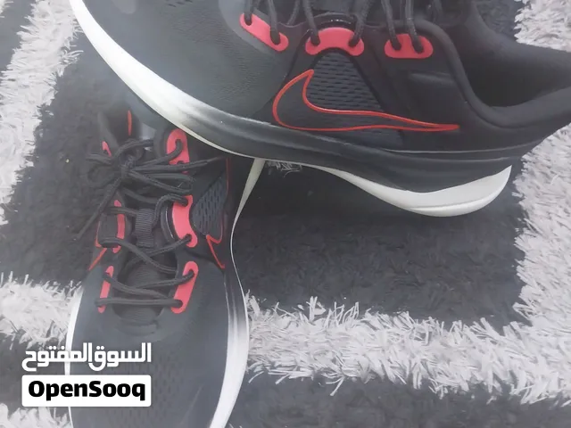 حذاء Nike فيتنامي  المقاس 41   40 السعر 10د