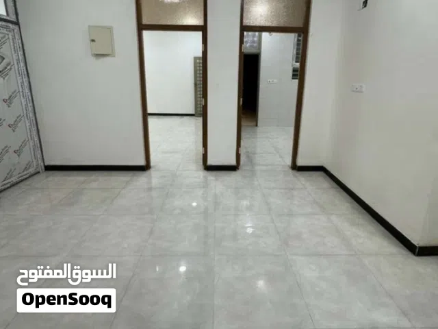 شقة سكنية حديثة للإيجار في حي القضاة تؤجر للعوائل الصغيرة فقط
