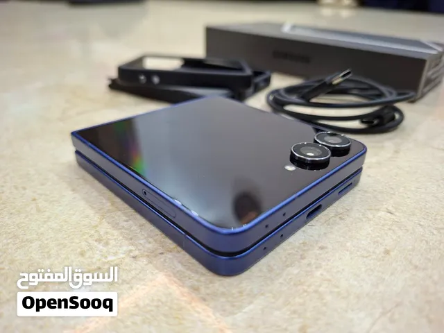 Samsung Z Flip 7 256 GB with charging wire and case
