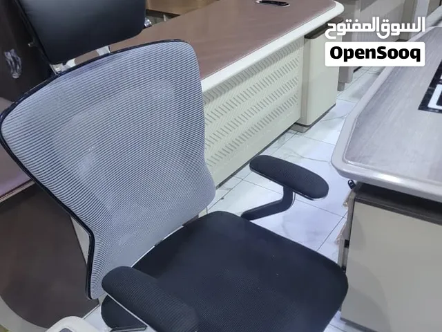 كراسي مكتب مريحة وقوية .