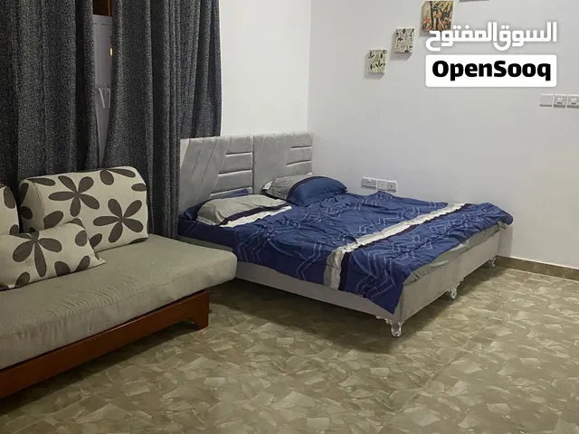 مرحبا زبائنا الكرام توفر غرفه وحمام ويومي الايجار شامل مويه واي فاي كهرباء