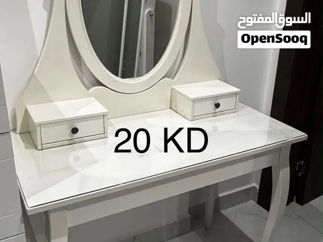 للبيع اثاث من ايكيا بحالة نظيفة