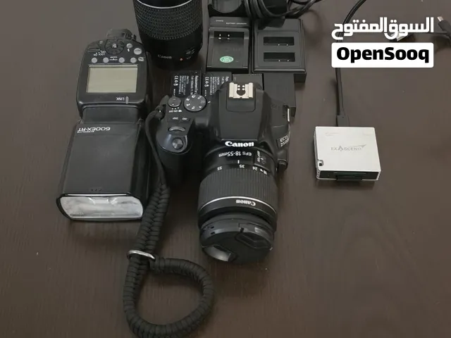 canon 250d مع معداتها