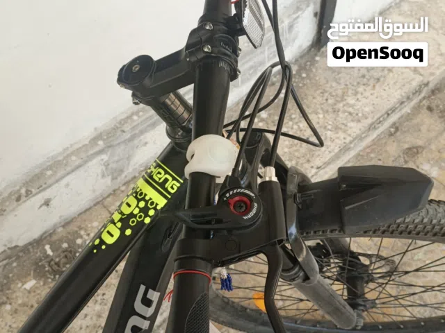 دراجتك الهوائية من ماركة FSHENG، وهي تنتمي إلى فئة الدراجات الجبلية (Mountain