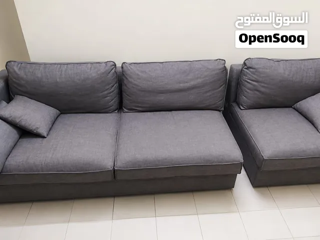 كنبة وكوسة وكنه مريحة للغاية شبه جديدة وواسعة جدا تكفي لحوالي 6 أفراد